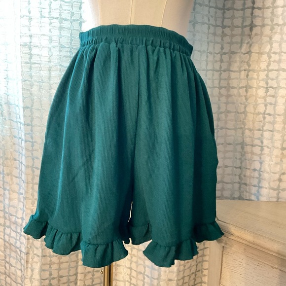 LuLaRoe Pants - Ruffle Elastic Waist Pull on Jude Shorts in Green by Lularoe Size Small